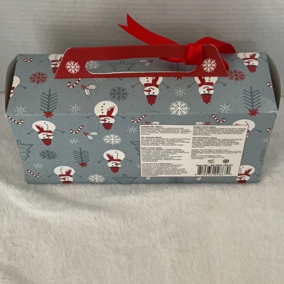 Fa La La Bath Set - Red, White, Cream - Picture 4 of 4